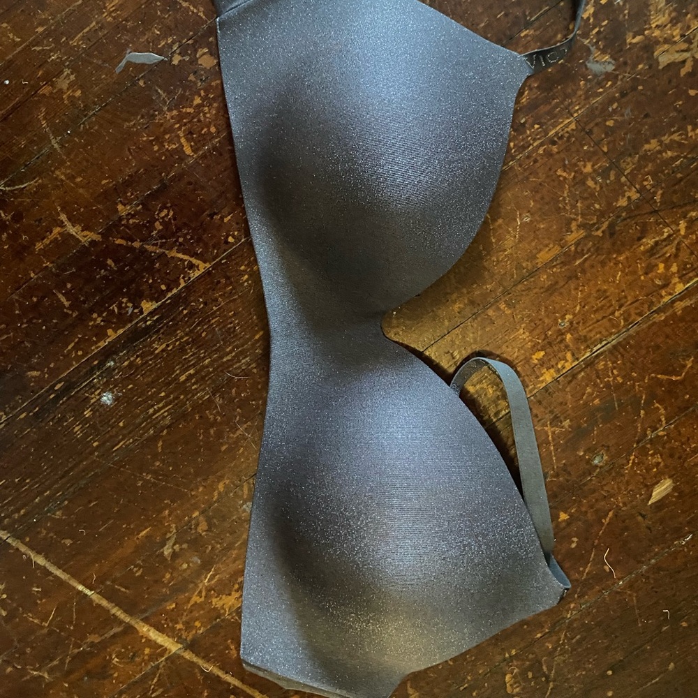 Victoria’s Secret simmer wireless bra size 38DD